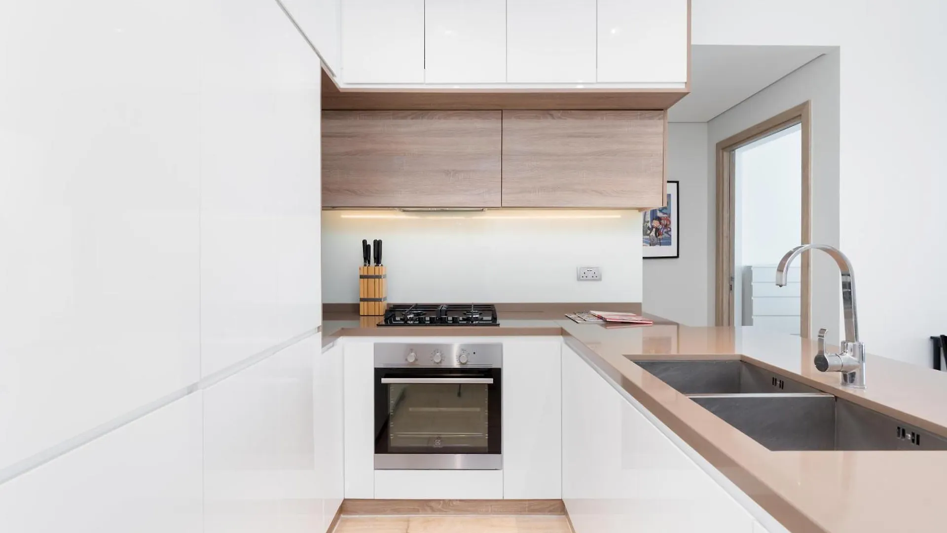Brandnew Apt In Marina Center In New Building Dubaj Apartman